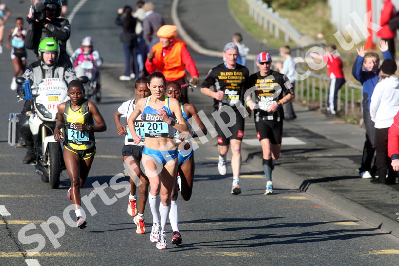 Jo Pavey leads the 2008 BUPA Great North Run